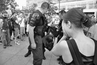 20110826 R&auml;umung Camp_Zelt_Demo durch Polizei Alex